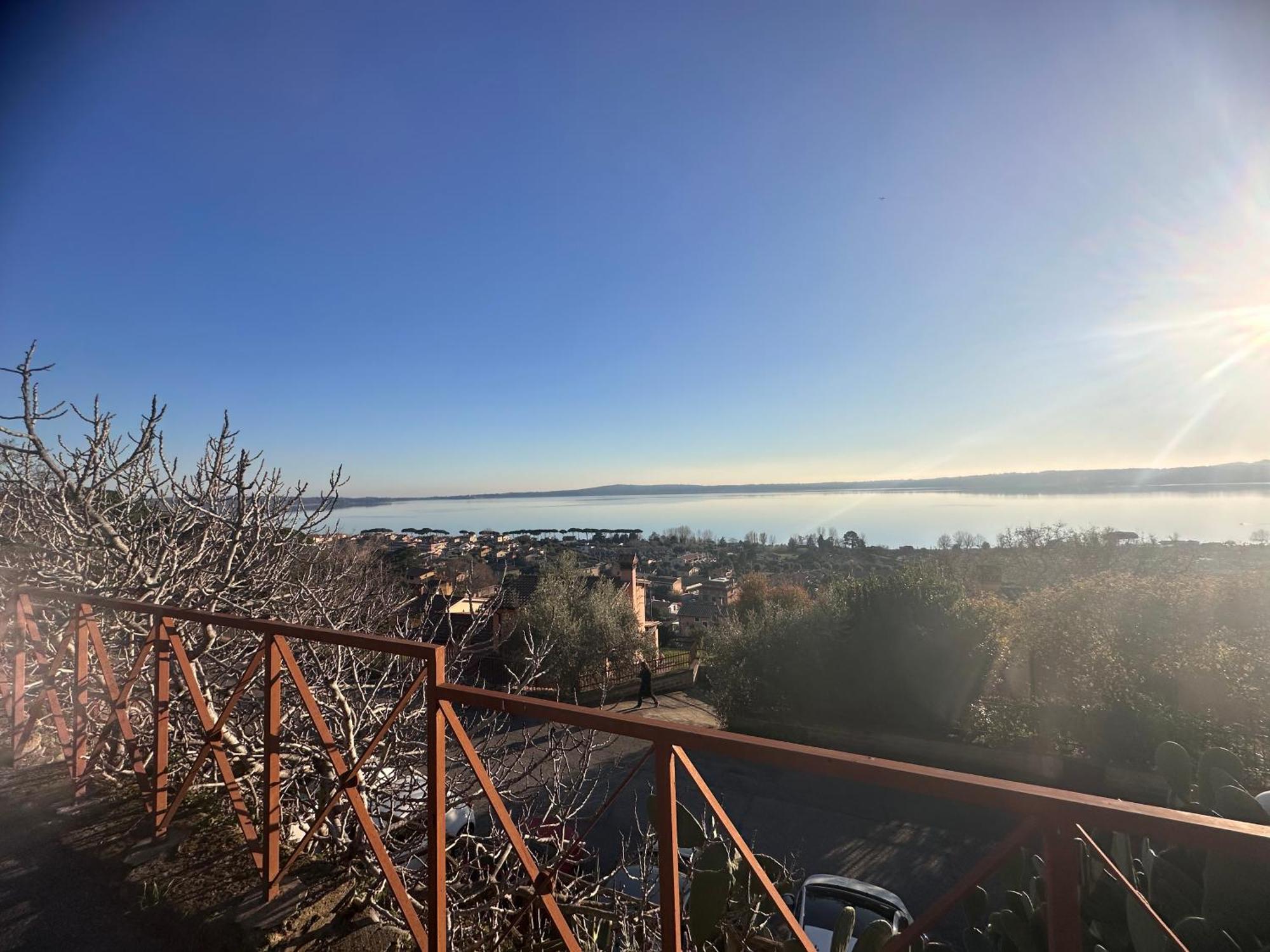 Sguardo Sul Lago Trevignano Romano Luaran gambar