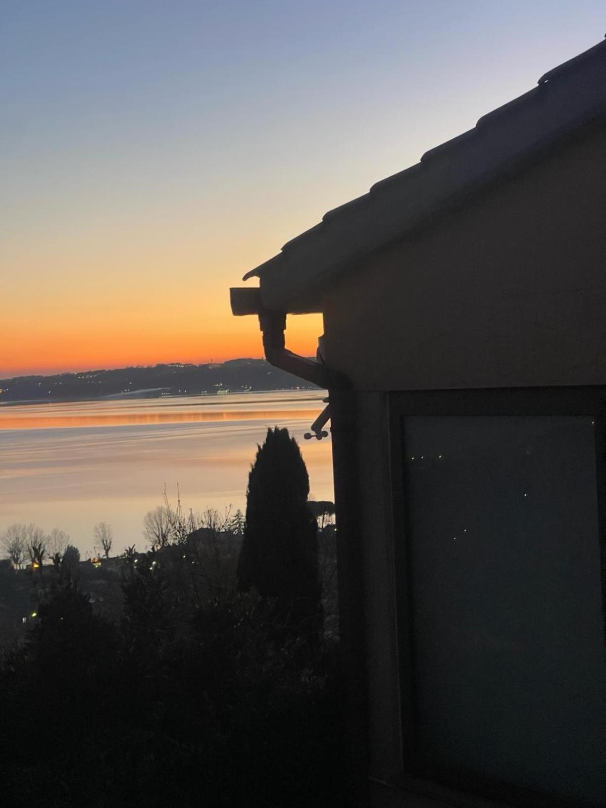 Sguardo Sul Lago Trevignano Romano Luaran gambar